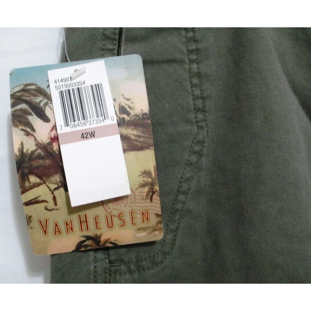 NWT Van Heusen Mens Khaki Cargo Shorts 100% Cotton 42x9